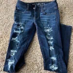 Women’s American Eagle distressed skinny jeans